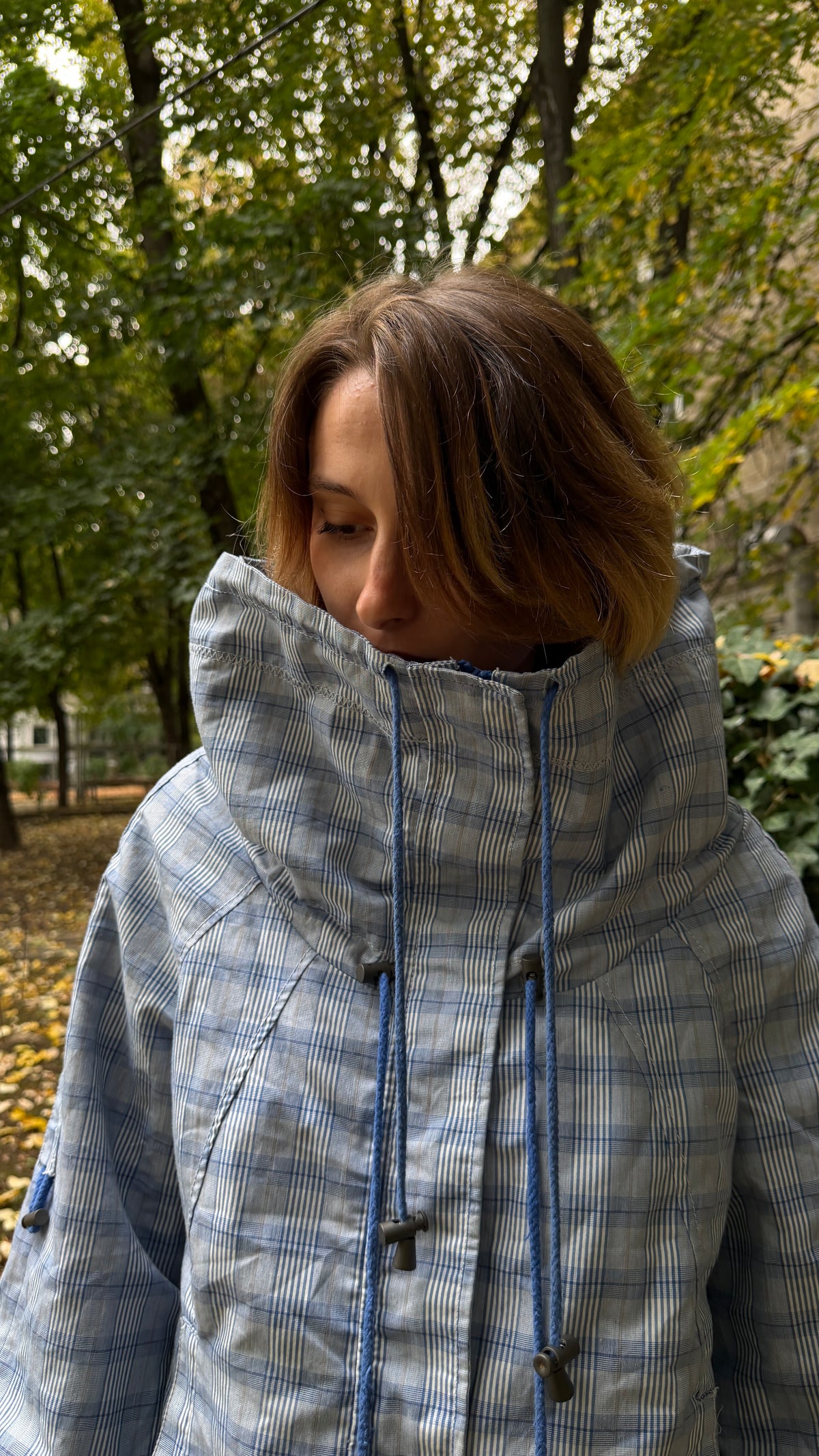 410 / cropped jacket with funnel collar
