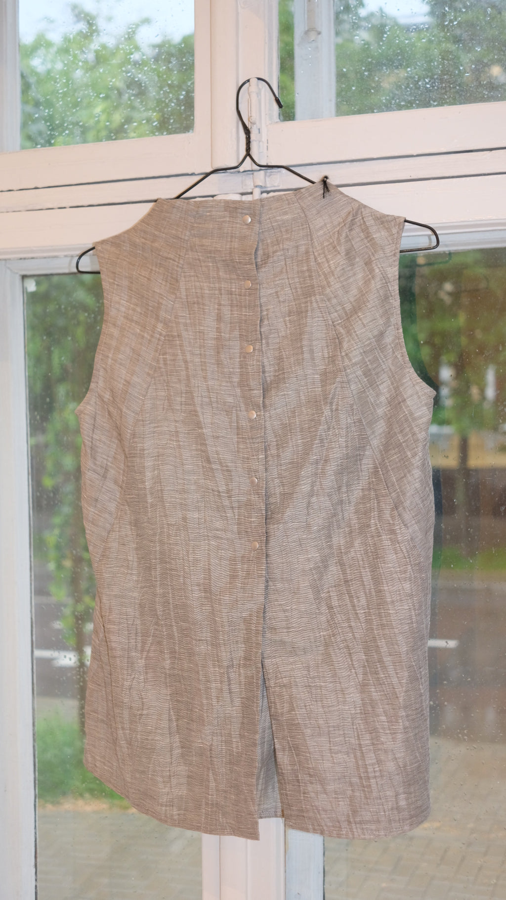 172 / linen snap-button top