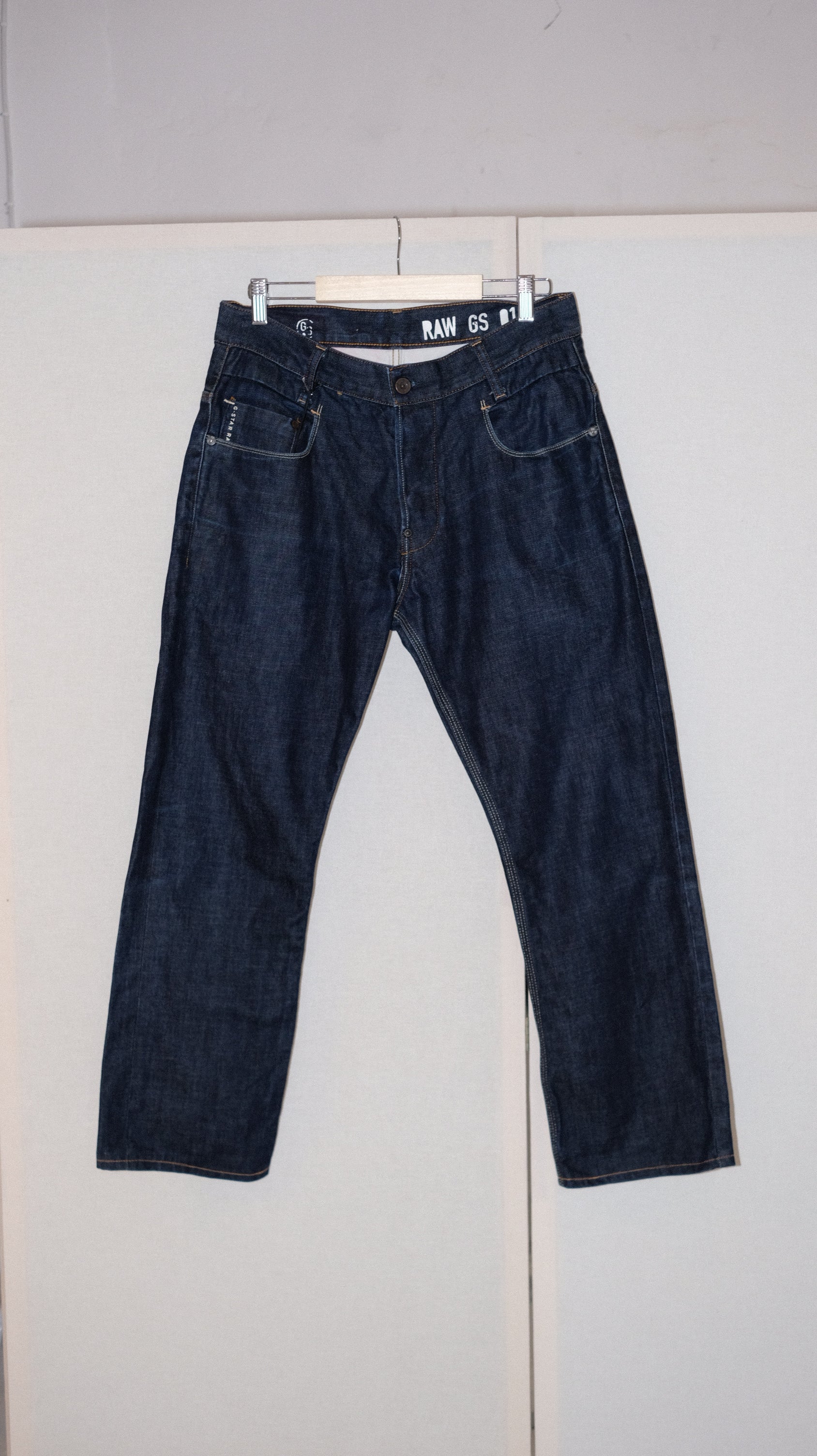 077 / G-STAR RAW dark wash jeans