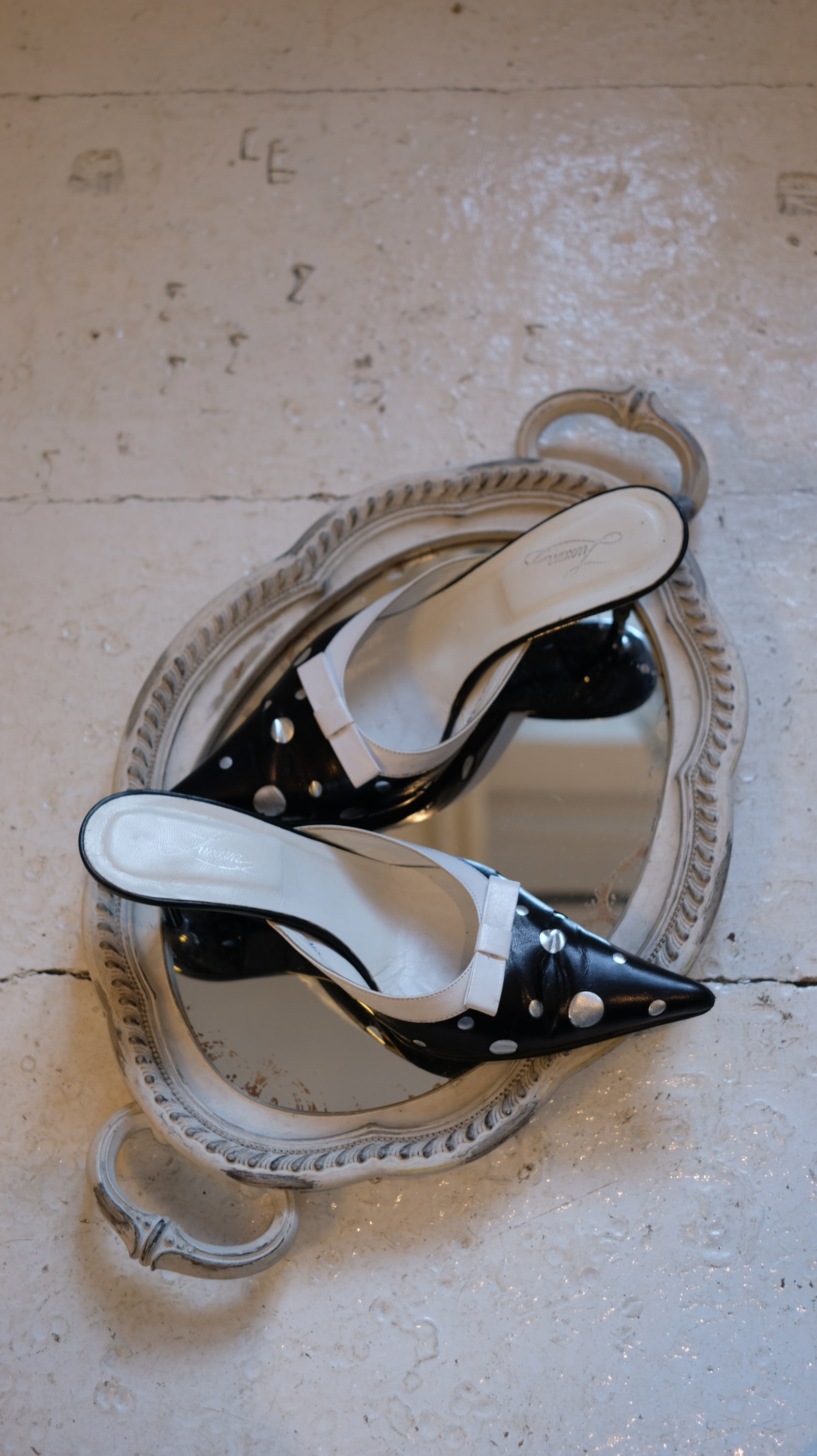 104 / pointed-toe mules