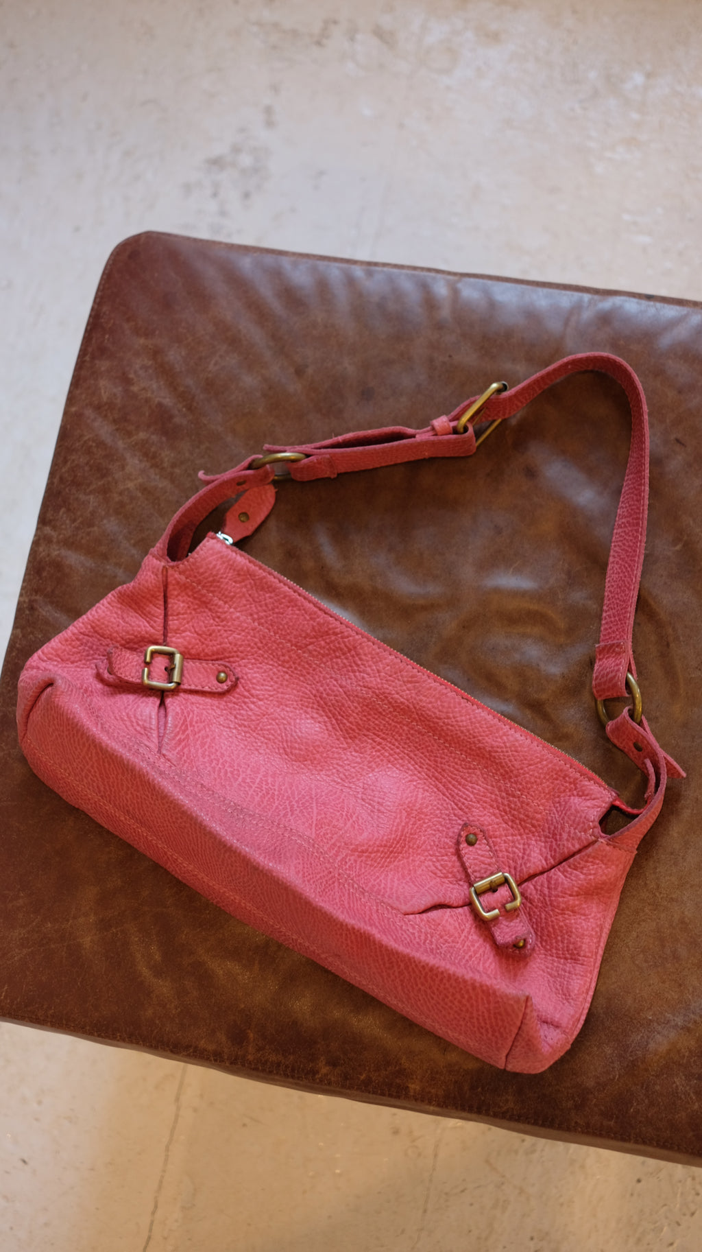 085  / vintage leather shoulder bag