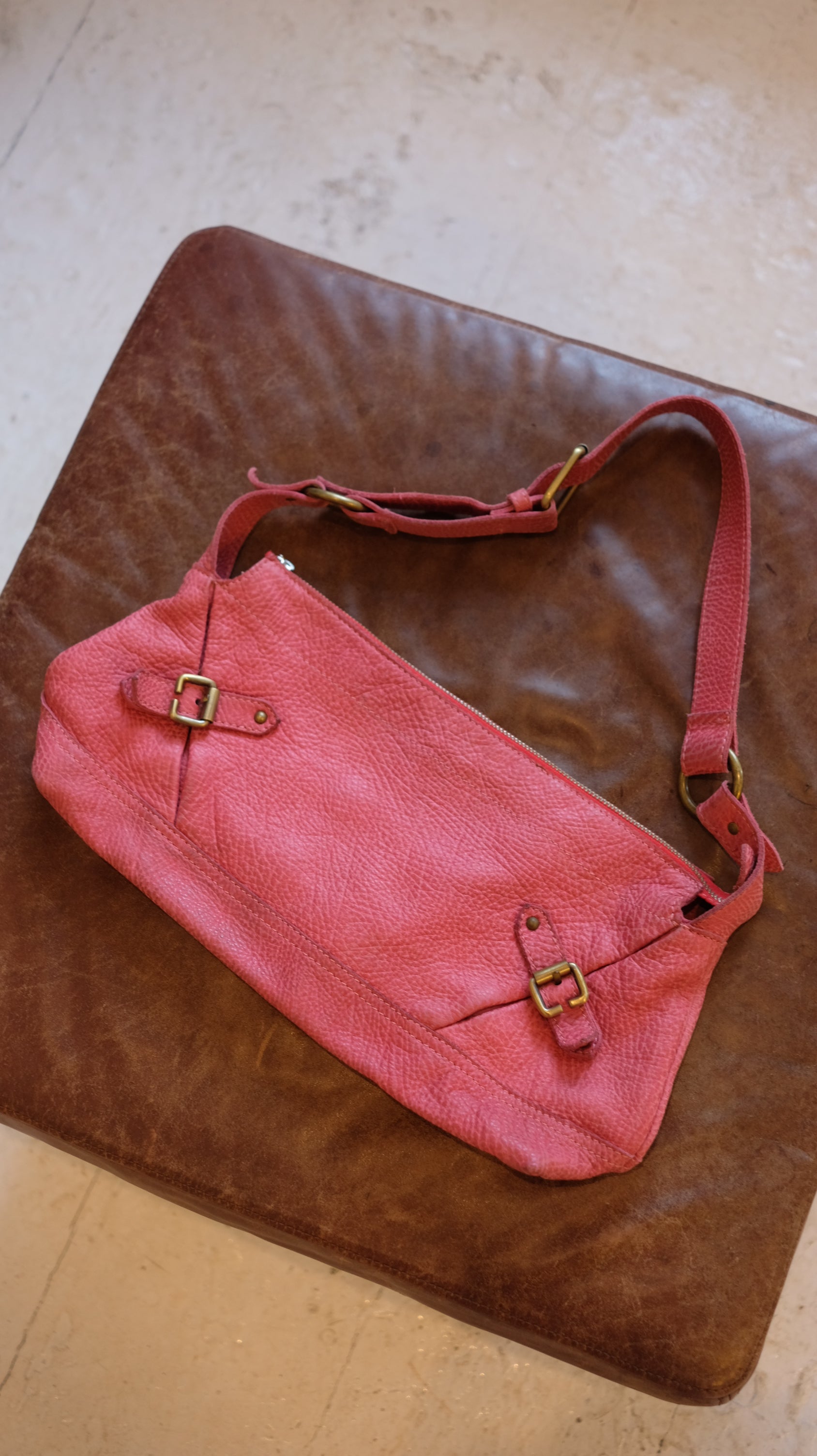 085  / vintage leather shoulder bag