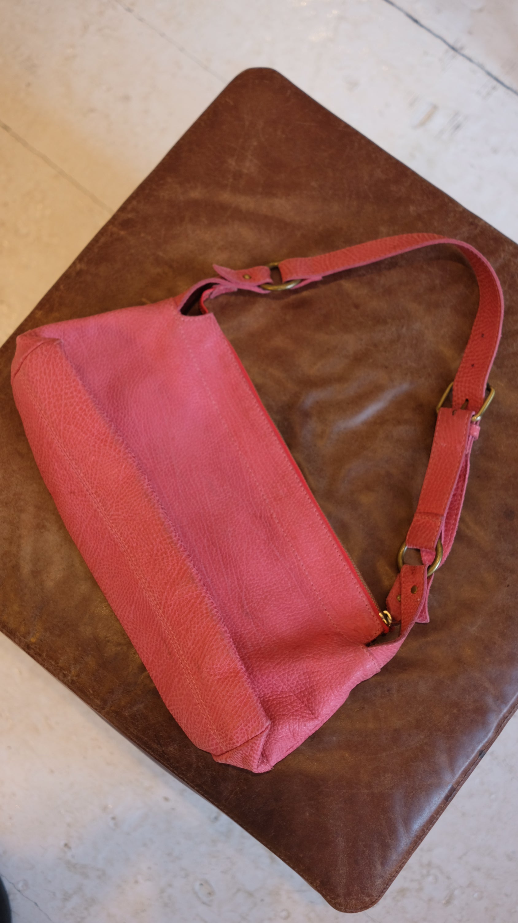 085  / vintage leather shoulder bag