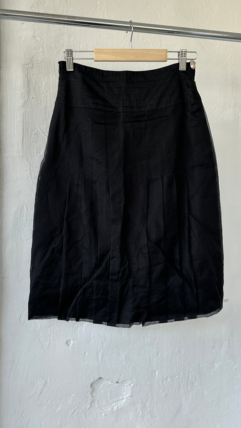 311 / silk knee-length skirt