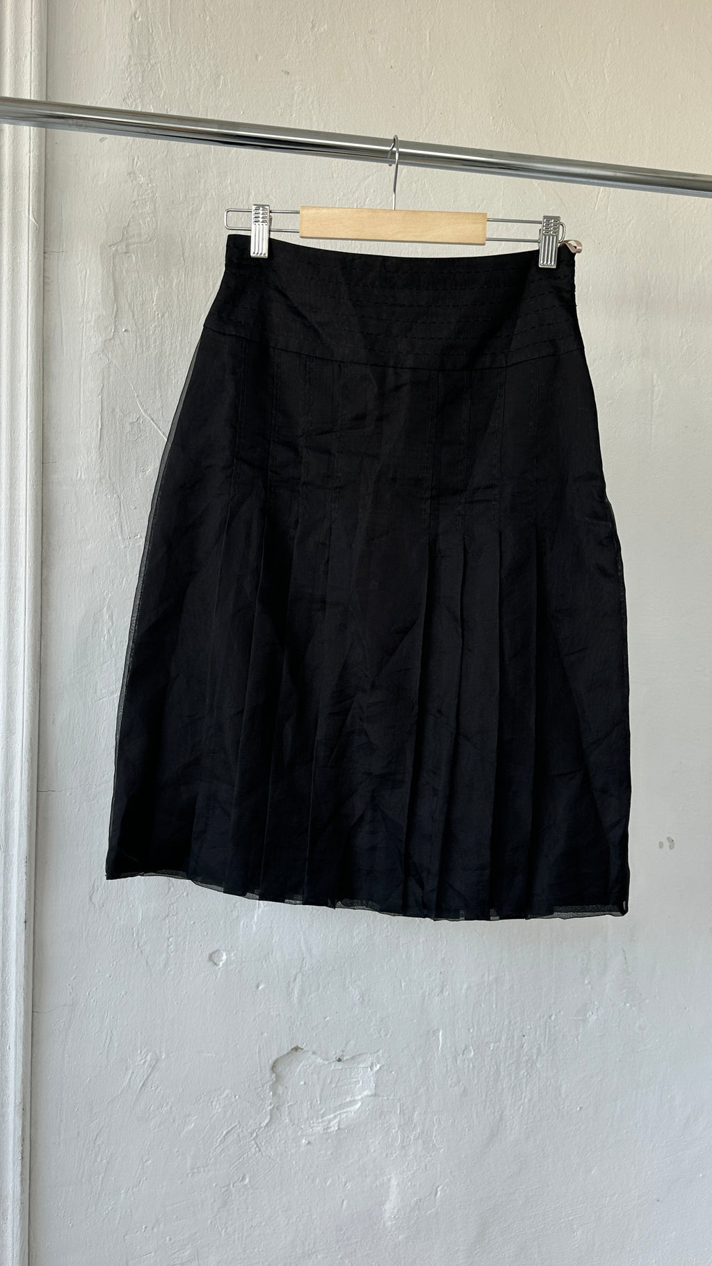 311 / silk knee-length skirt
