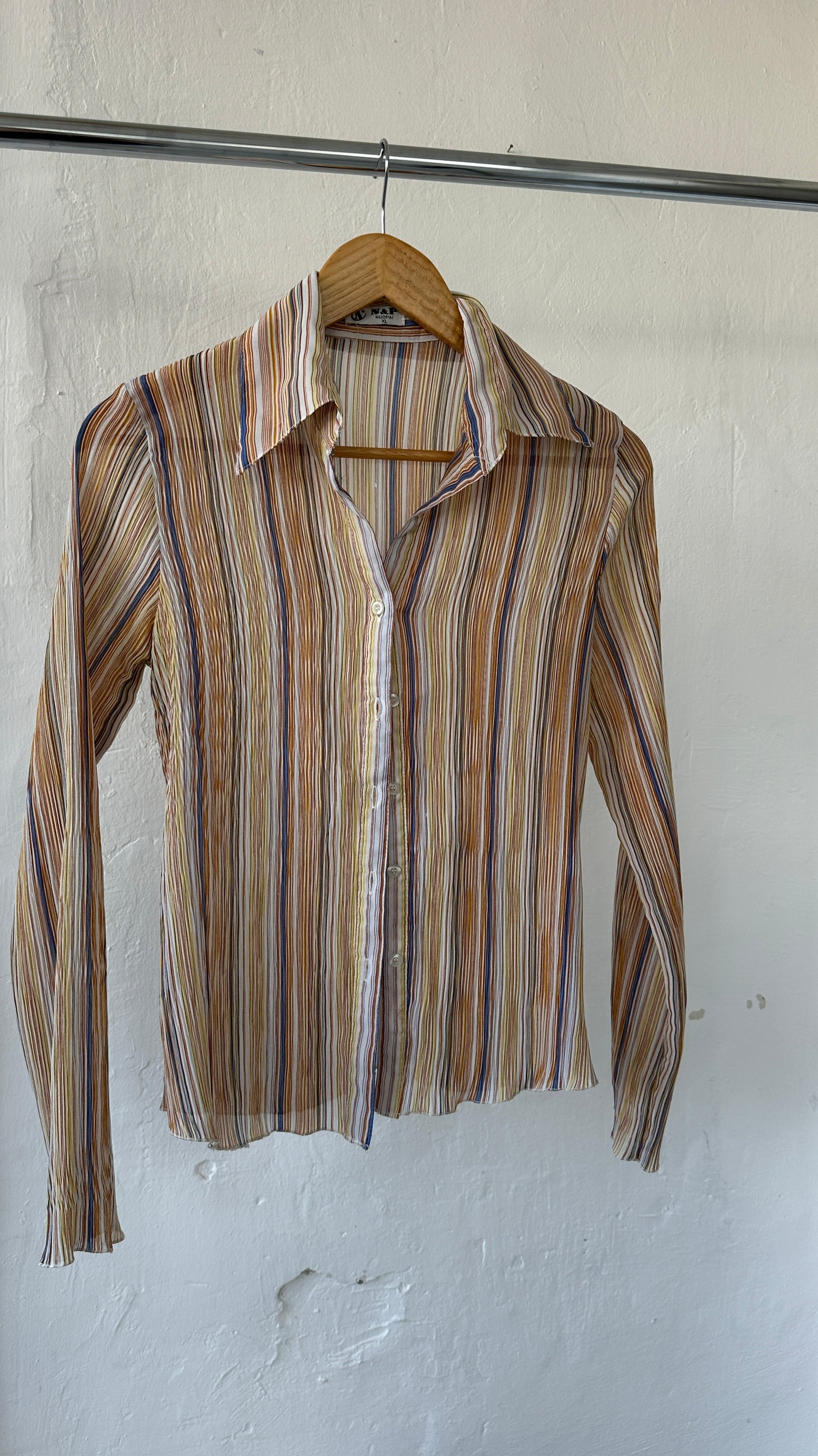 319 / pleated shirt