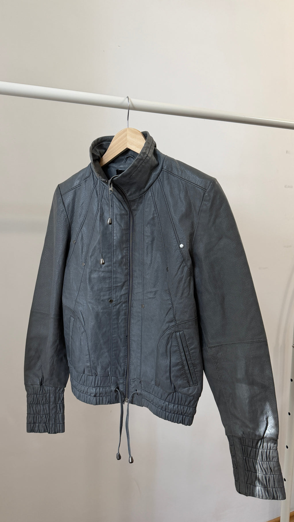 413 / leather jacket with high collar