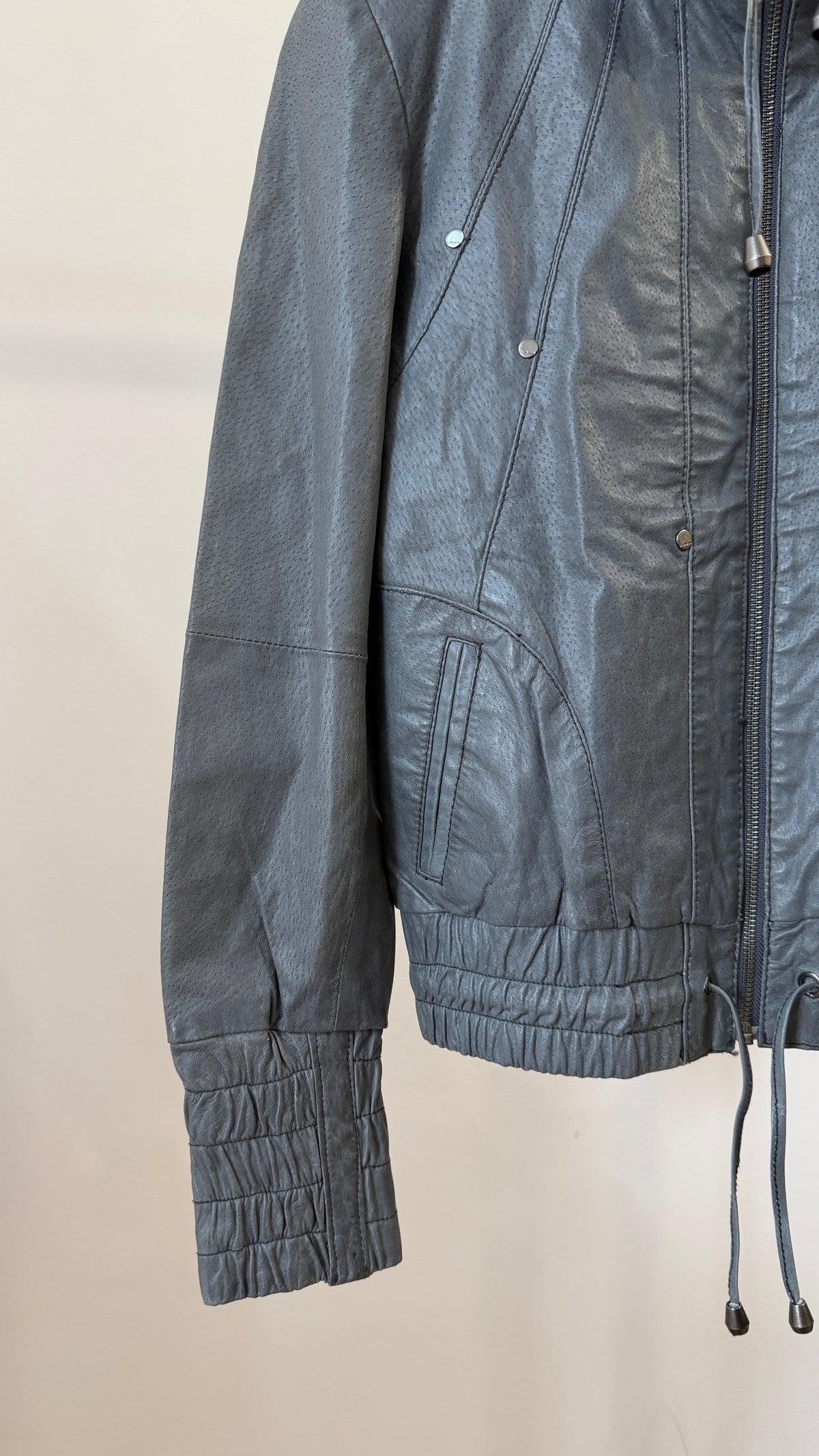 413 / leather jacket with high collar