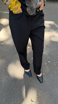 422 / straight-leg trousers with detailed hems