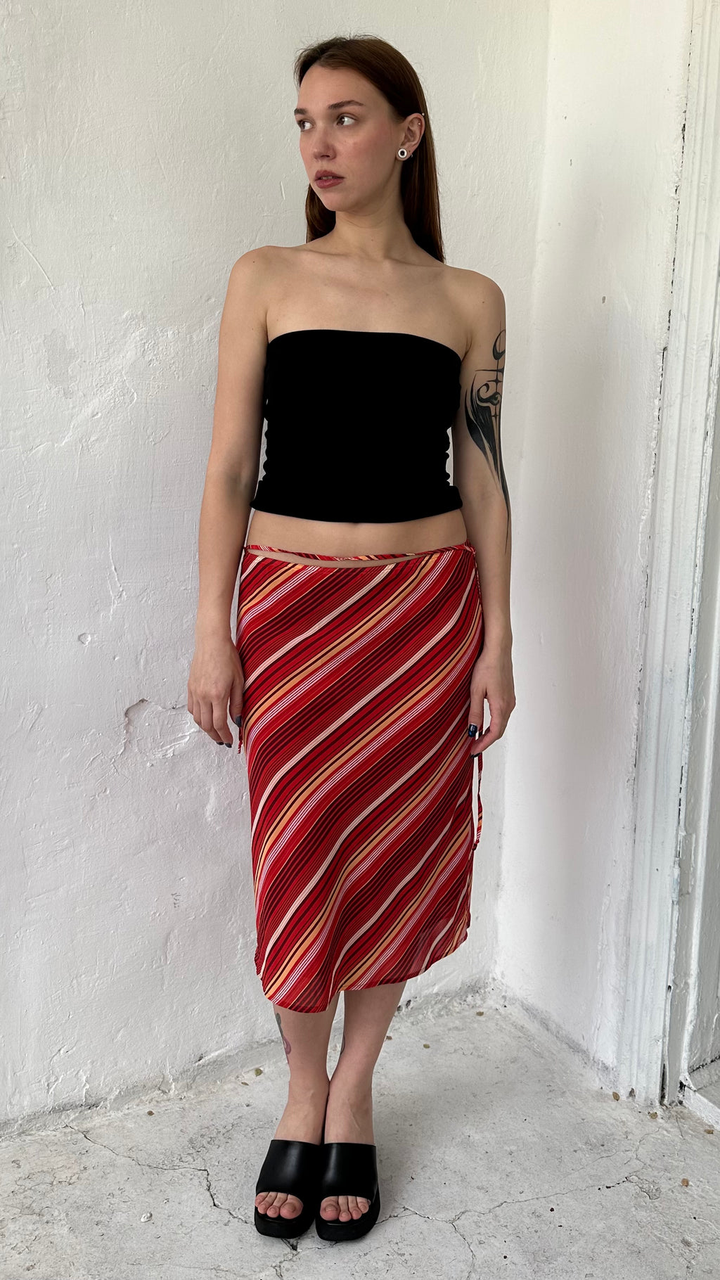 188 / knee-length skirt