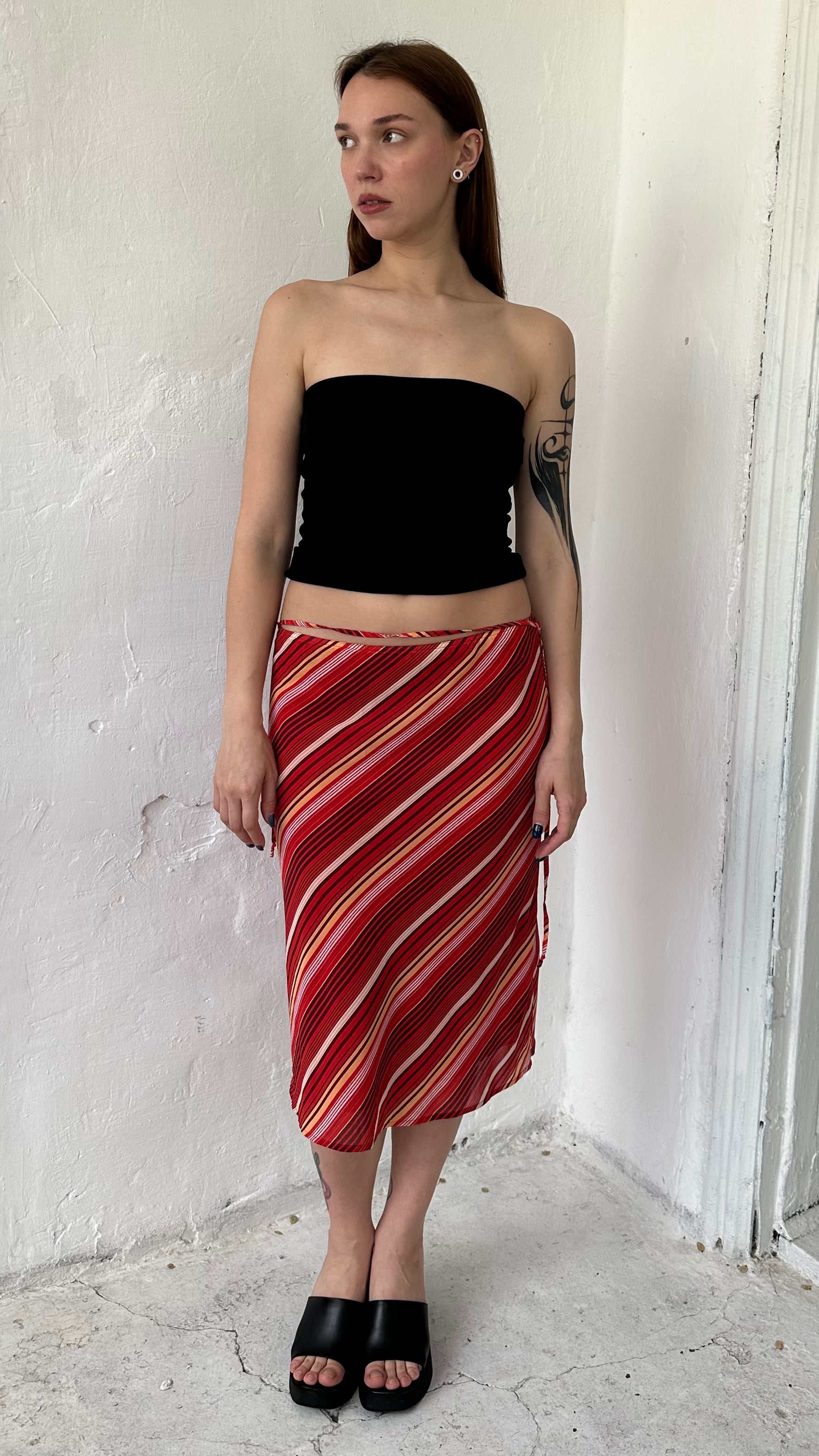 188 / knee-length skirt