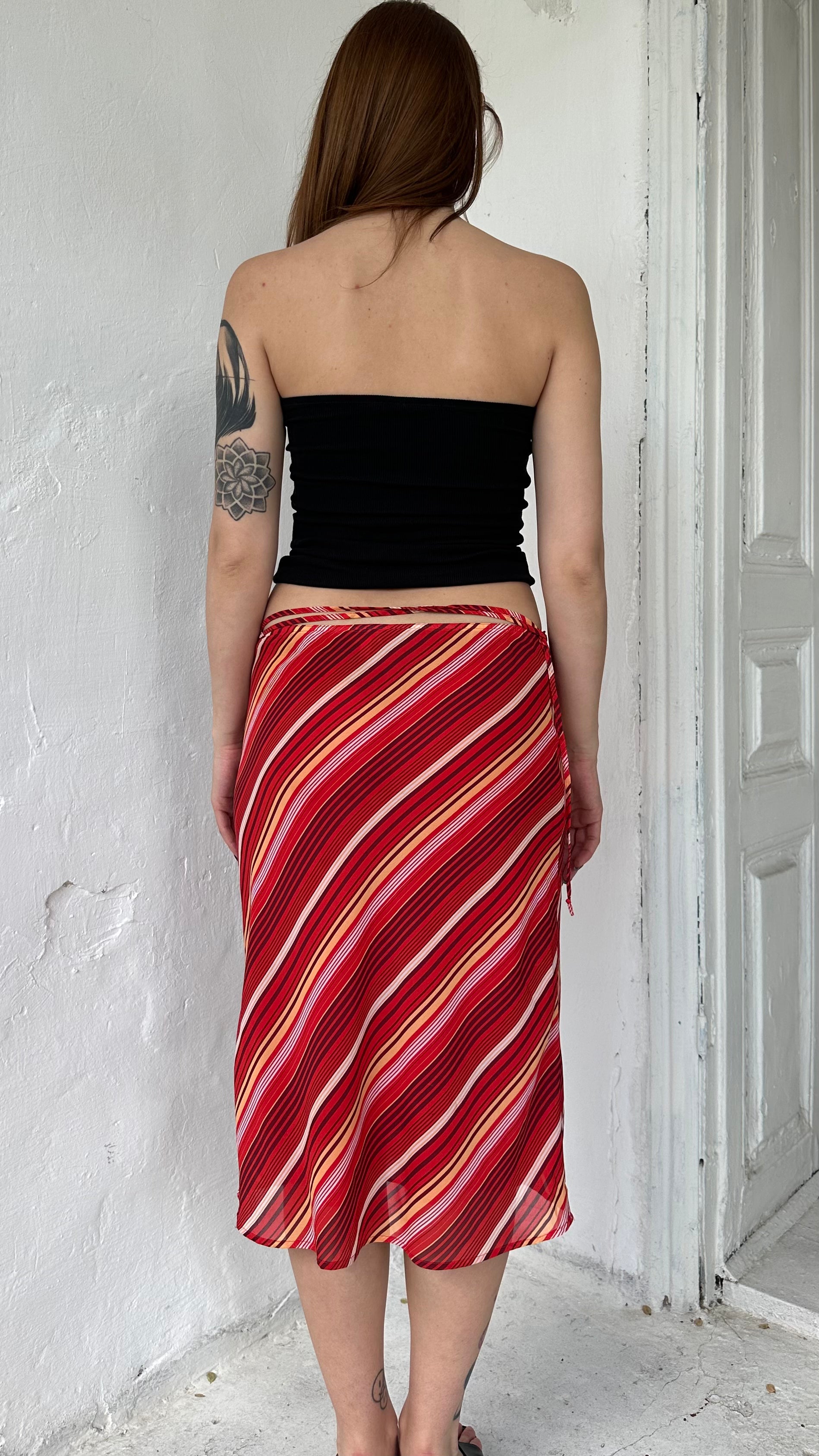 188 / knee-length skirt