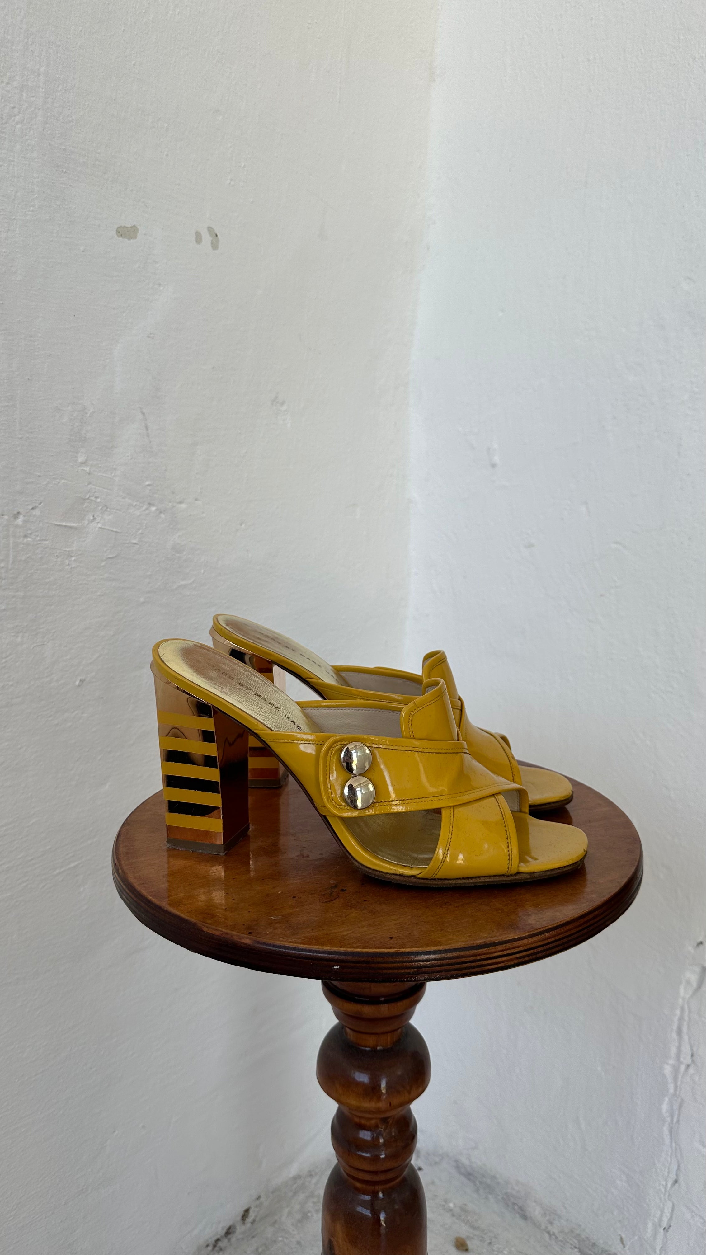 208 / MARC JACOBS mule sandals
