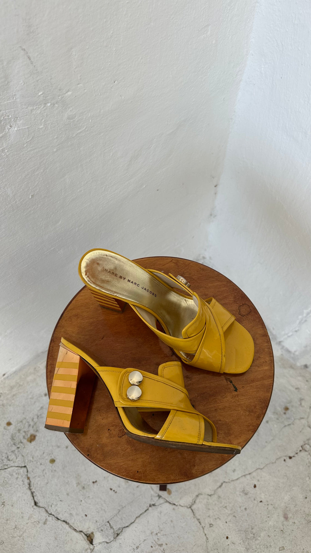 208 / MARC JACOBS mule sandals