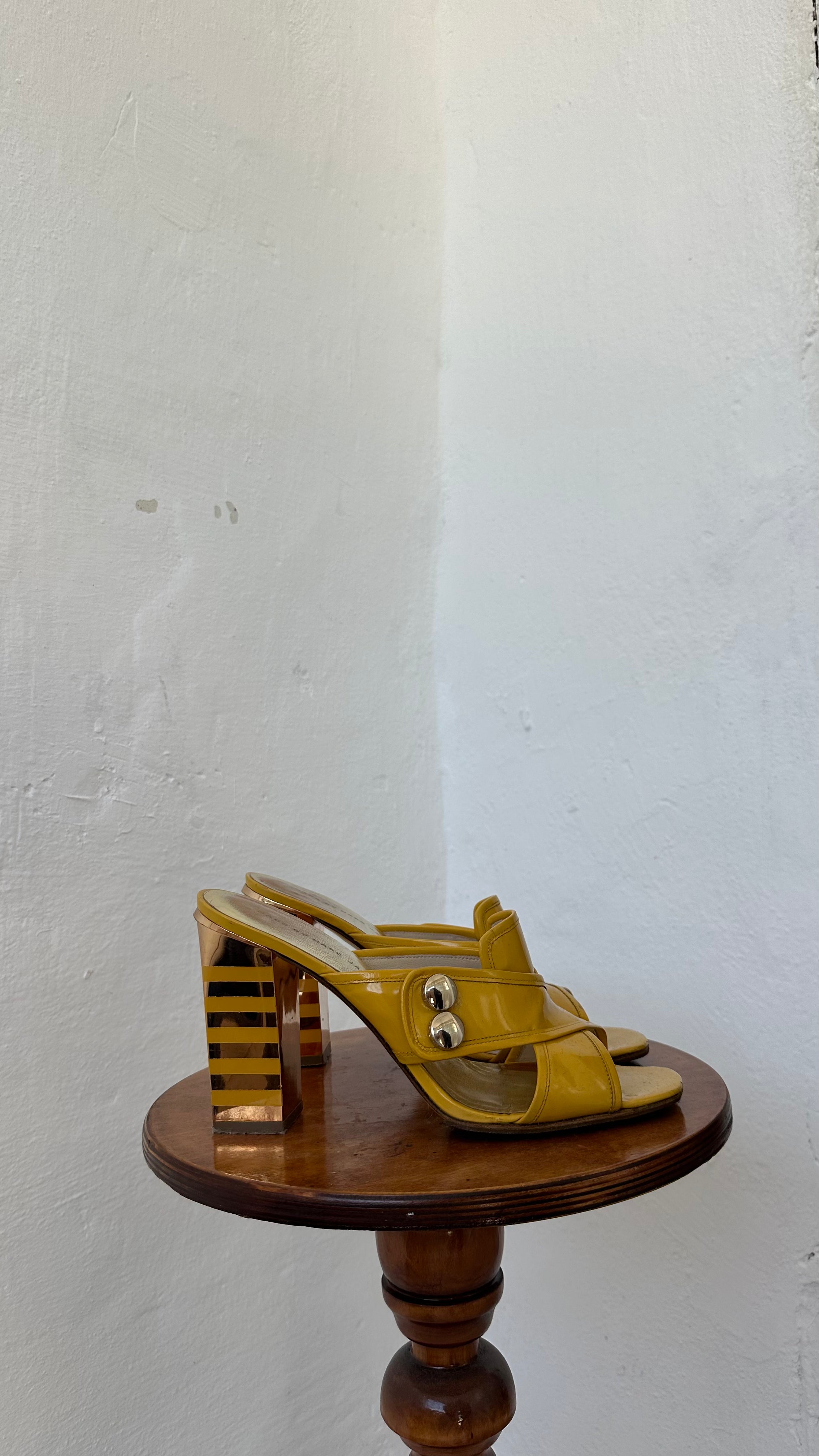 208 / MARC JACOBS mule sandals