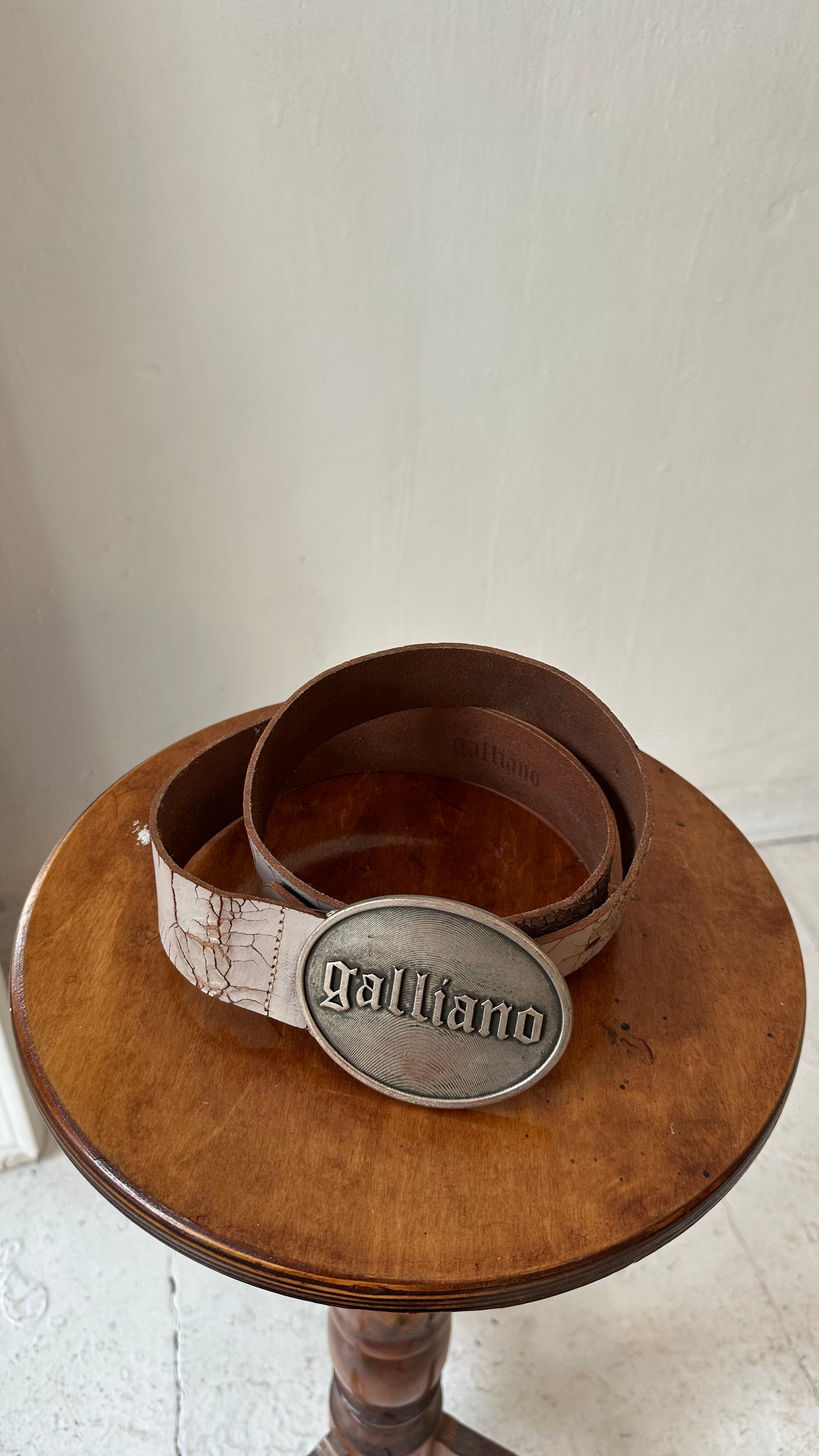 296 / GALLIANO cracked leather belt