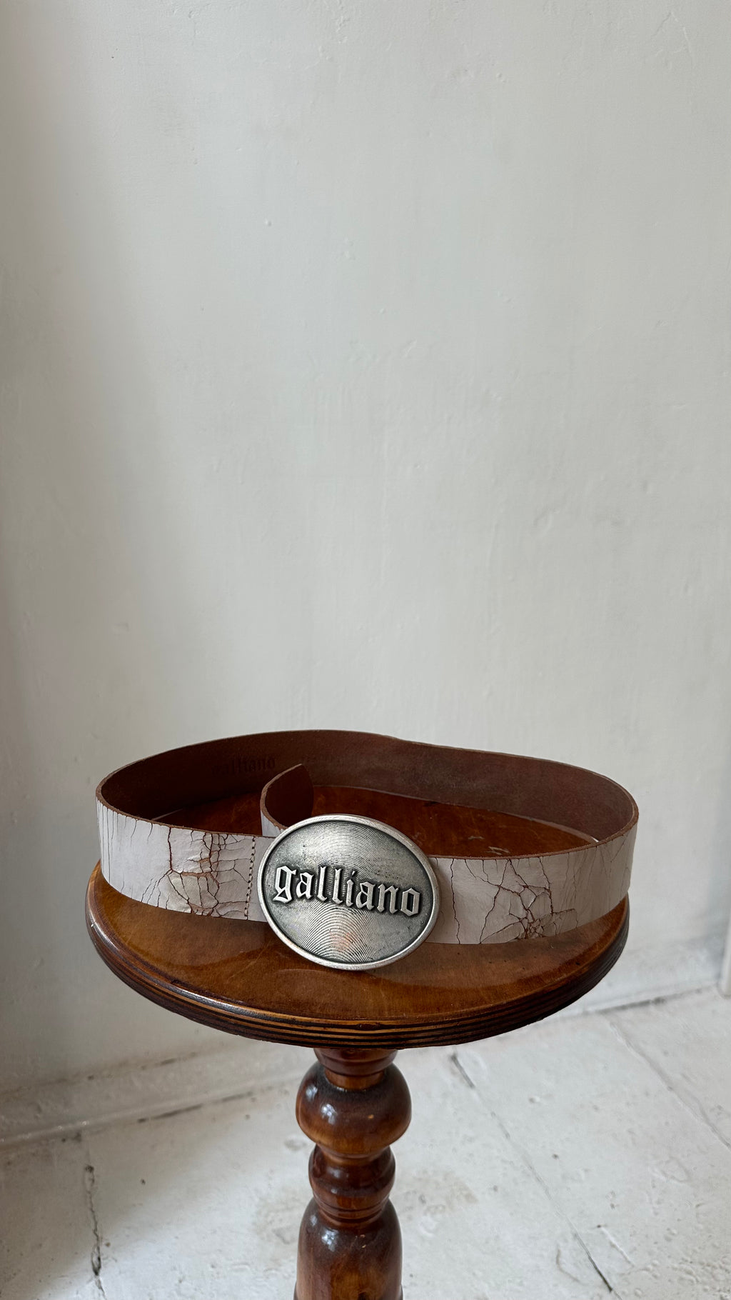 296 / GALLIANO cracked leather belt